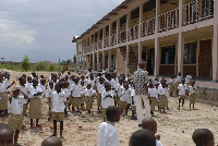 Wanafunzi warejea shule Burundi leo, Uganda haifungui shule bija chanjo