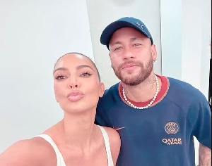 Kim Kardashian Ampa Shavu Neymar