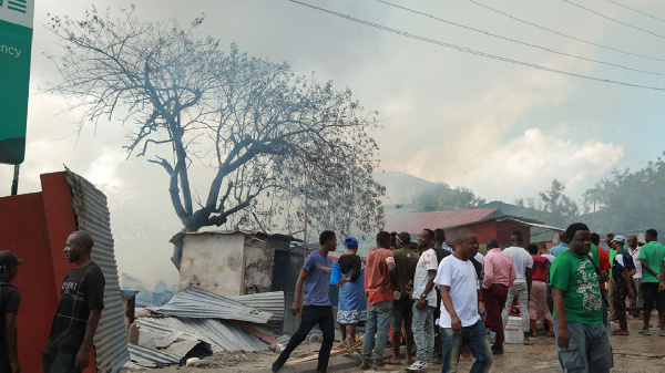 Vibanda vya machinga jirani na hostel za UDSM vyateketea kwa moto