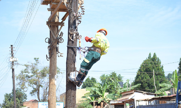 Mfanyakazi wa TANESCO afariki kwa kunaswa na umeme kwenye nguzo