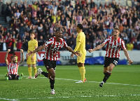 Wachezaji wa Brentford wakishangilia goli dhidi ya Liverpool.