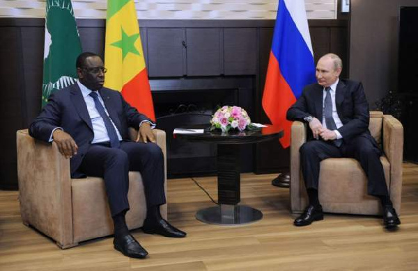 Rais wa Senegal Macky Sall akiwa na Rais wa Urusi  Vladimir Putin