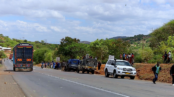 Wananchi wafunga barabara ya Dodoma- Dar