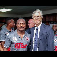 Kibu Denis na Mzee Wenger.