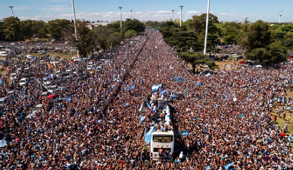 Maelfu ya mashabiki wa Argentina wakusanyika Buenos Aires kumkaribisha Messi