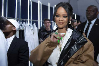 Rihanna kuuweka muziki pembeni