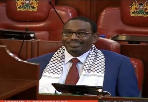 Mbunge Wa Kenya Alaumiwa Kwa Kuvaa Skafu Ya Palestina