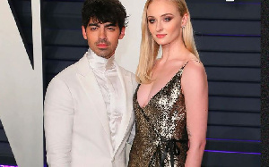 Joe Jonas Apanga Kumpa Talaka Mkewe