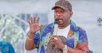 Sonko amsaidia mtoto na mama yake waliokuwa wakiuza biskuti usiku