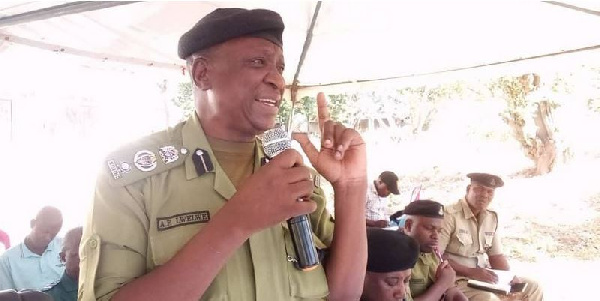 Kaimu Kamanda wa Polis Mkoa wa Mwanza, Lwelwe Mpina akizungumuza na wananchi wa Sengerema