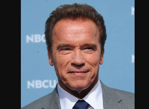 Arnold Schwarzenegger Kuburuzwa Mahakamani