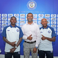 Mtendaji Mkuu wa Azam FC, Abdulkarim Amin (kati kati) , Mohamed Badru na Mussa Rashid