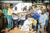 GGML donates sunflower seeds to Geita local authorities