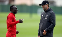 Sadio Mane akiwa na Kocha wake Jurgen Klopp