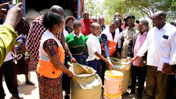 Msaada wa nafaka mbalimbali ukikabidhiwa kwa walengwa