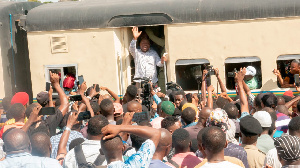 RC Chalamila Azunguka Na Treni Kusikiliza Kero Za Wananchi Dar