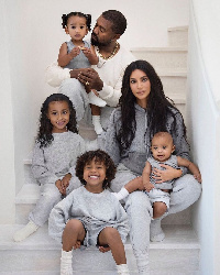 Kim Kardashian achafukwa maneno ya Kanye dhidi ya familia yake