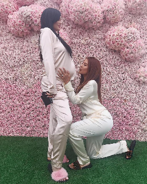 3052 KYLIE JENNER BABY SHOWER 1