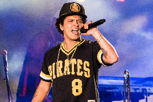 Bruno Mars 100823 6 351d0469da294a0f8f6e15e4f872e030