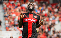 Mshambualiji wa Bayer Leversen na Nigeria Victor Boniface