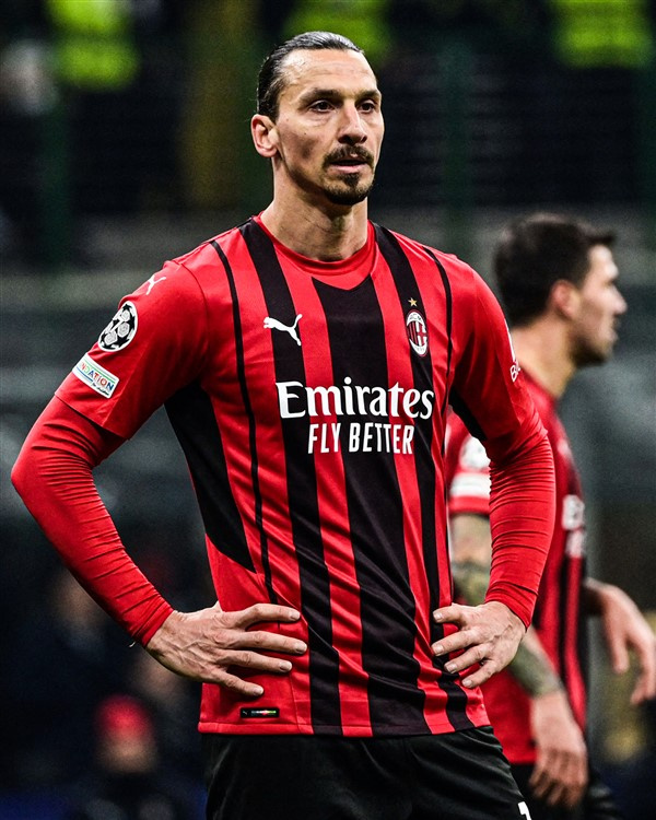 Mshambuliaji wa AC Milan Zlatan akiwa haamini kilichotokea