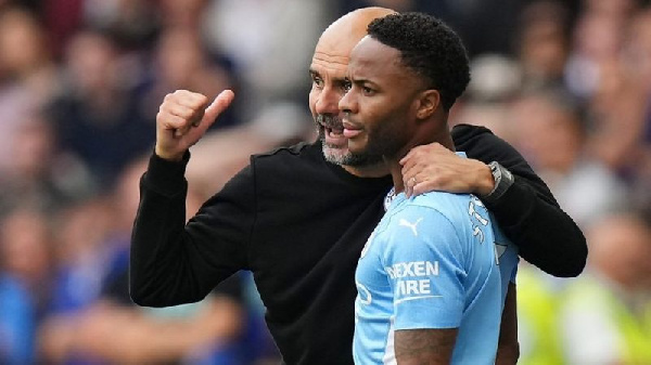 Meneja wa City, Pep Guardiola akiwa na Sterling