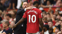 Marcus Rashford akiwa na Kocha Ten Hag