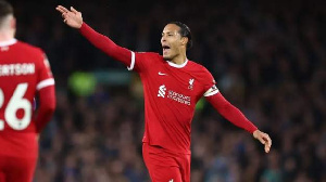 Van Dijk Awatilia Shaka Wachezaji Wenzake Kama Wanahitaji Ubingwa EPL