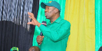 Mwenyekiti wa CCM Mkoa wa Iringa, Daudi Yassin akizungumza na wajumbe wa Halmashauri Kuu