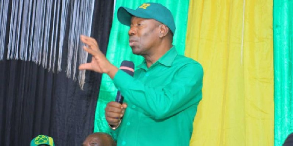 Mwenyekiti wa CCM Mkoa wa Iringa, Daudi Yassin akizungumza na wajumbe wa Halmashauri Kuu