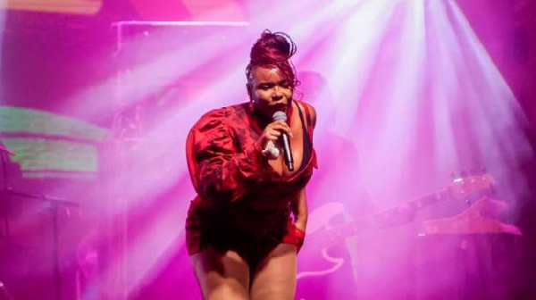 Yemi Alade anusurika katika ajali ya gari Uhispania