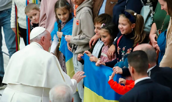 Papa Francis awaambia waumini washikamane na Ukraine