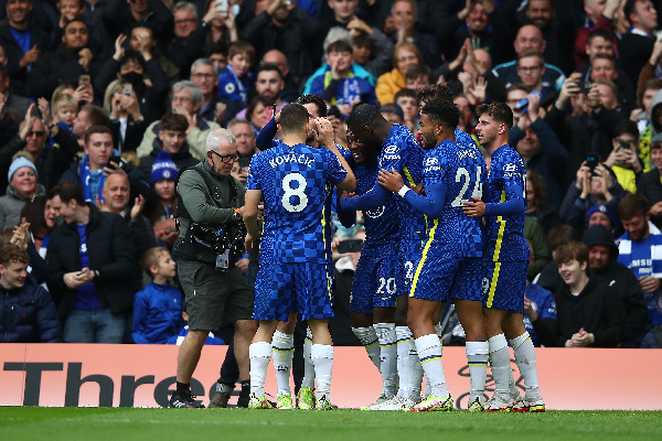 Wachezaji wa Chelsea wakishangilia moja ya magoli yao dhidi ya Norwich