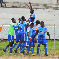 Wachezaji wa Azam FC, wakimpongeza Ajib