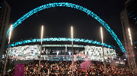 Mashabiki wa England wakifanya vurugu nje ya Uwanja wa Wembley july 11