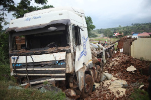 Watano Wanusurika Kifo Ajali Ya Lori