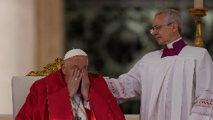 Papa Francis Hakutoa Mahubiri Jumapili Ya Matawi Lakini Aendelea Na Ibada 