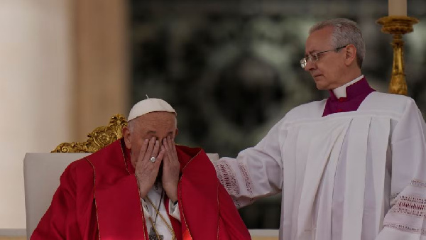 Papa Francis hakutoa mahubiri Jumapili ya matawi lakini aendelea na ibada