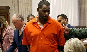 R Kelly Attacked In Jail Cell 660x400