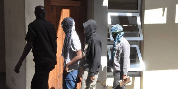 Shahidi aeleza bosi wake alivyoshikiliwa saa saba, Polisi wakimbana awapatie mamilioni