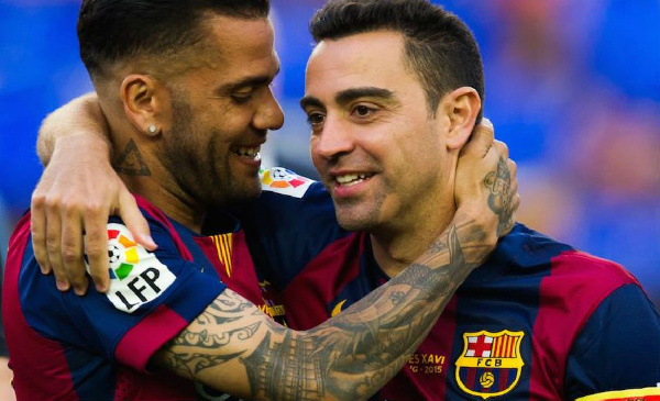 Dani Alves na Xavi waliwahi kucheza pamoja Barcelona