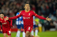 Kiungo wa Liverpool, Thiago Alcantara akishangilia goli lake dhidi ya Porto