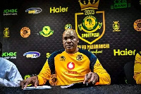 Molefi Tseki,  Kocha wa klabu ya Kaizer chiefs