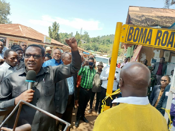 Lazaro akizindua kibao cha simbo milia