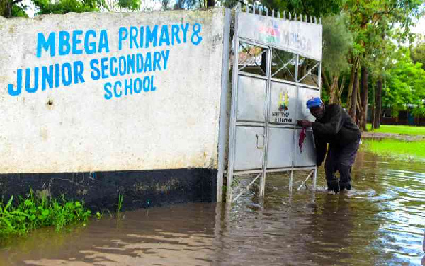 Serikali Kenya yasisitiza shule kutofunguliwa, mafuriko yakitikisa