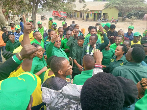 Mwenyekiti UVCCM: Vijana Msiwe Vikaragosi Wa Wanasiasa