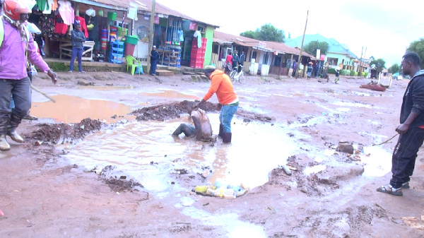 Mtuhumiwa akiogeshwa 'Maji ya Baraka'