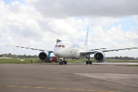 Wananchi wajitokeza kwa wingi kuipokea Dreamliner Dar