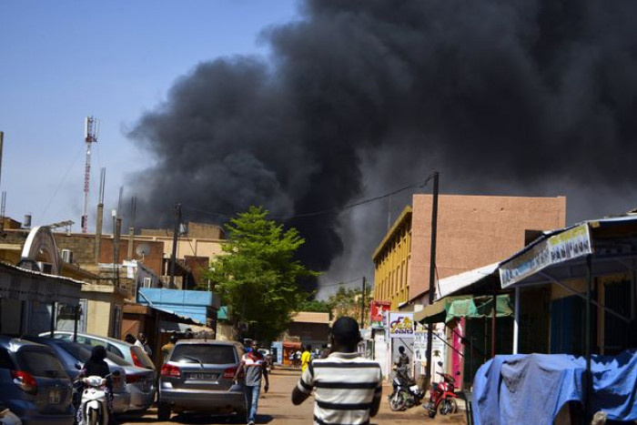 Waziri Mkuu awatembelea majeruhi shambulio la bomu