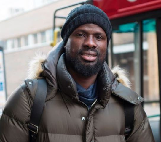 Emmanuelle Eboue, Kutoka mwanasoka milionea hadi kupanda `daladala’